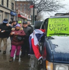 Cientos de dominicanos en NY  firman “libro verde” contra corrupción e impunidad RD