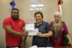 Ayuntamiento Distrito Nacional entrega RD$4 millones para comparsas carnaval