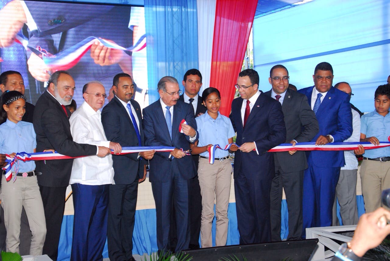 Presidente Danilo Medina inaugura un centro educativo en Higüey