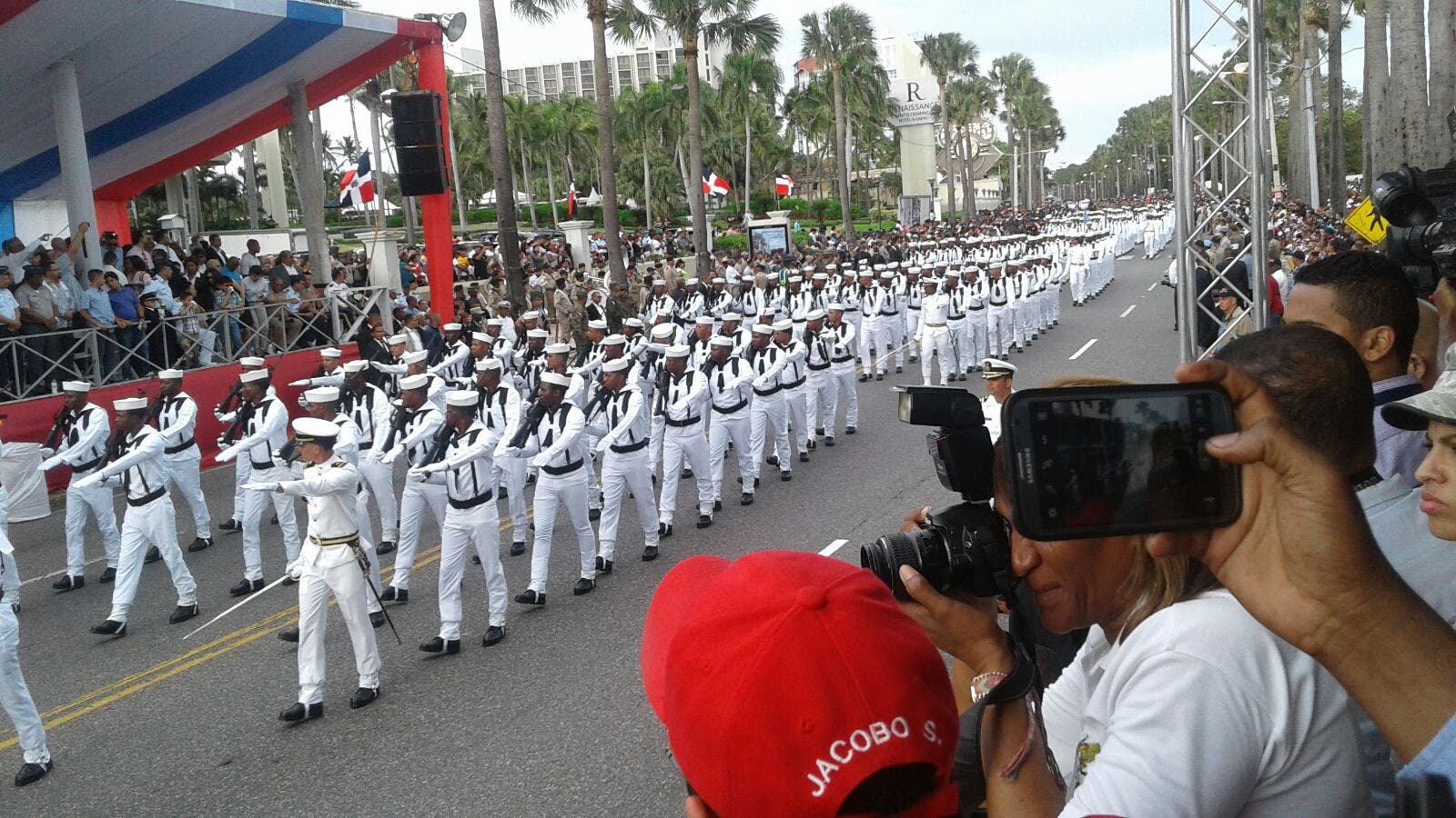 Presidente Danilo Medina encabeza Desfile Militar en el Malecón