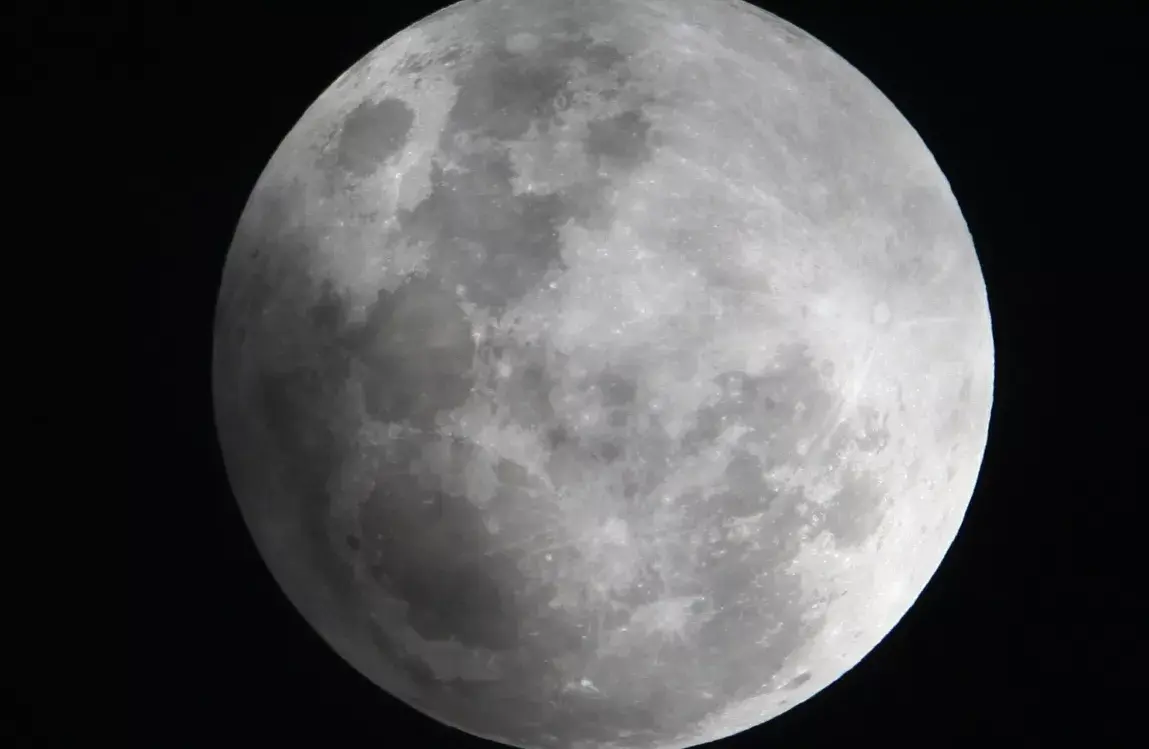 Cometa y luna llena darán espectáculo este fin de semana