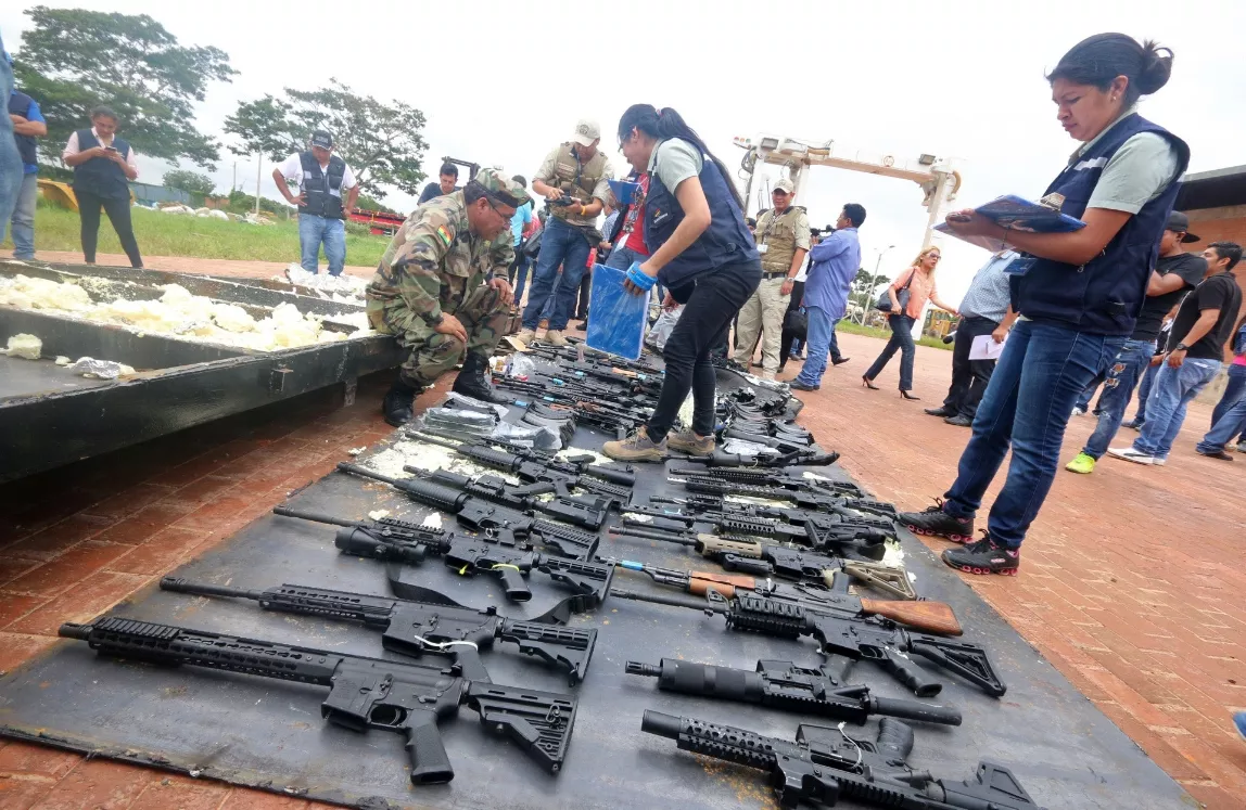 Bolivia decomisa 75 armas provenientes de EE.UU. en remolque transitó por RD