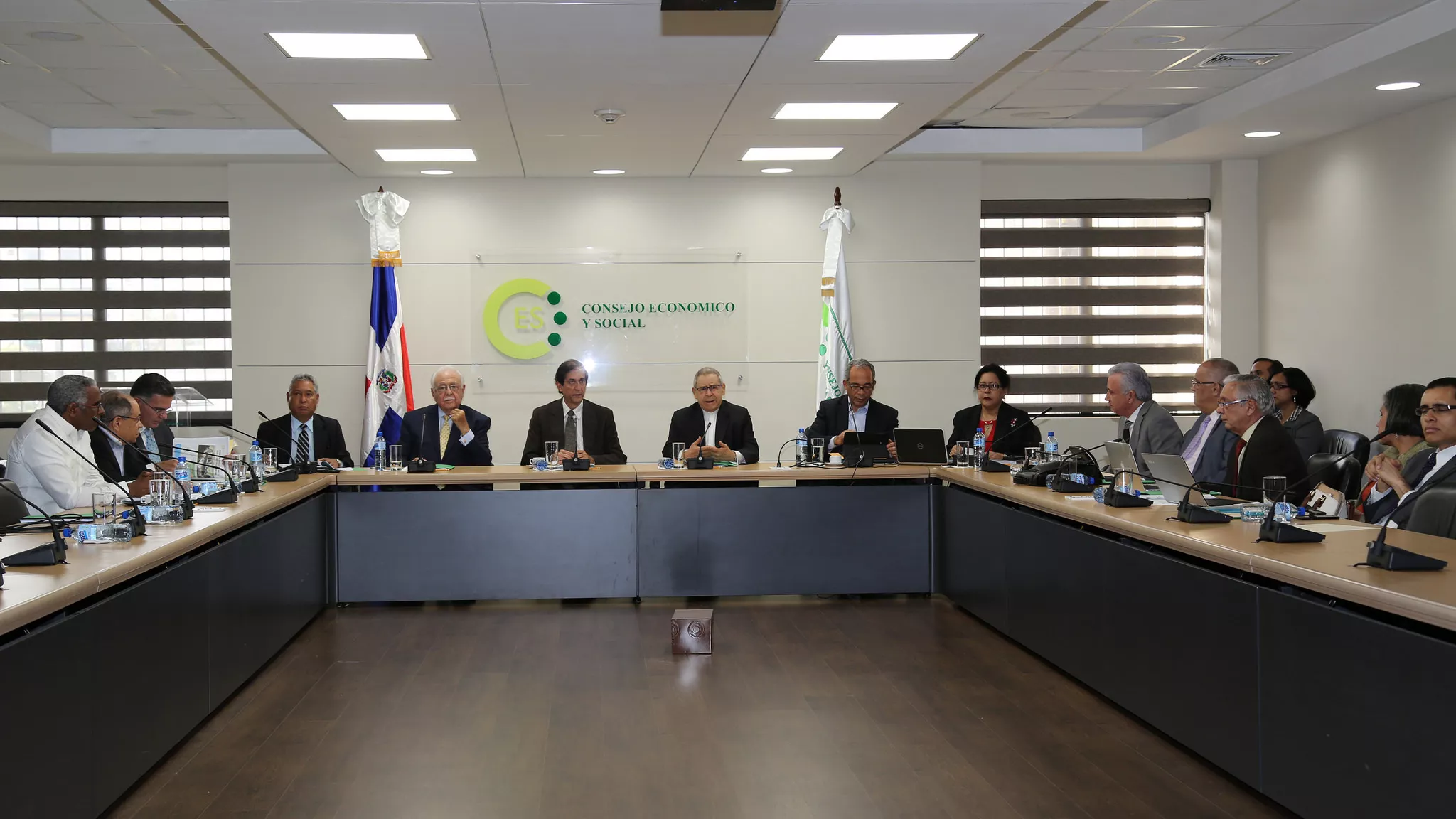 Gobierno reinicia diálogo para la firma del  Pacto Eléctrico