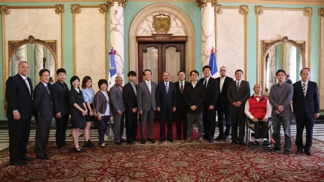 presidente-recibe-visita-de-empresarios-del-caf-de-china-23