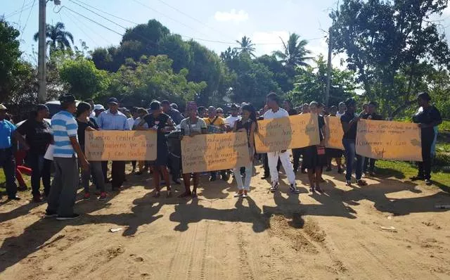 Protestan en Luperón por deplorables condiciones de varios centros educativos