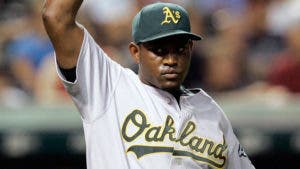 Pitcher Santiago Casilla retrasado en República Dominicana por visa de EEUU