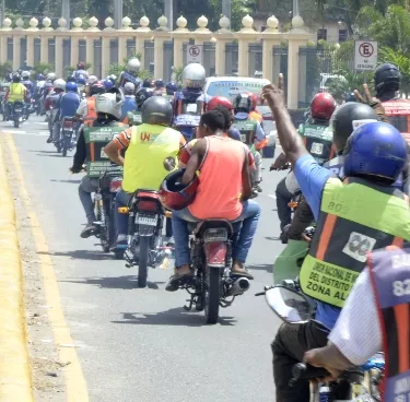 Motoristas piden los dejen trabajar