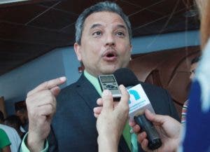 Fidel Santana dice PLD impondrá mayoría hoy para aprobar cuatro préstamos 