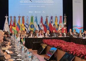 Unión Europea y Mercosur buscan ampliar TLC regional