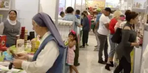 Feria del Libro Católico atrae familias