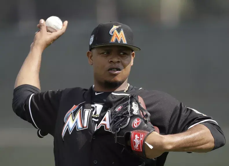 Lanzador Edison Vólquez se perderá el resto de la campaña con Marlins