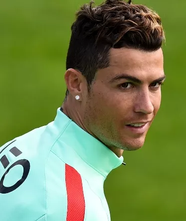 Cristiano Ronaldo es el futbolista que gana más dinero