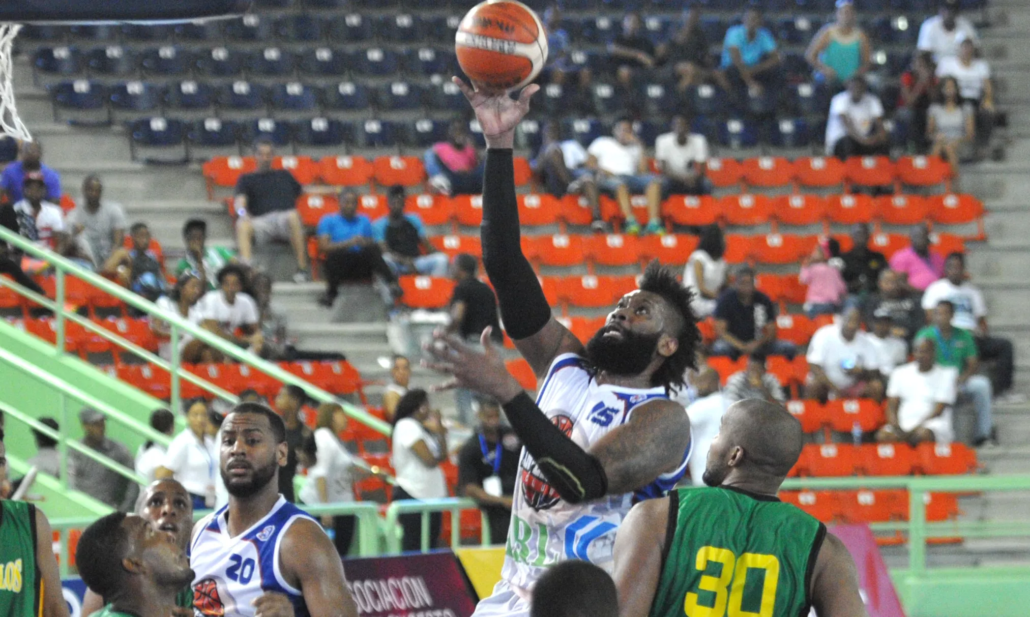 El baloncesto del Distrito Nacional se pone pantalones largos