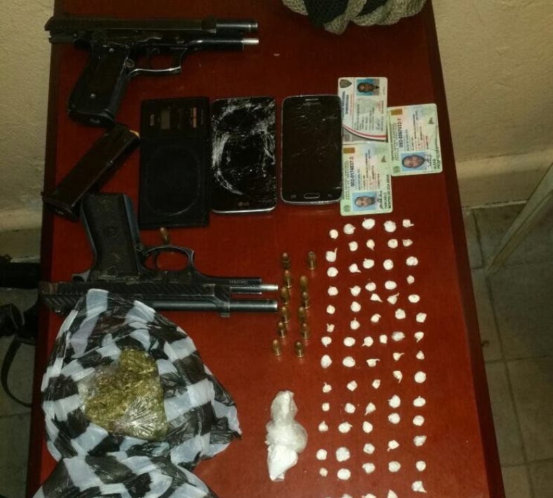 Un cabo y un rasos asaltan punto de drogas en San Cristóbal