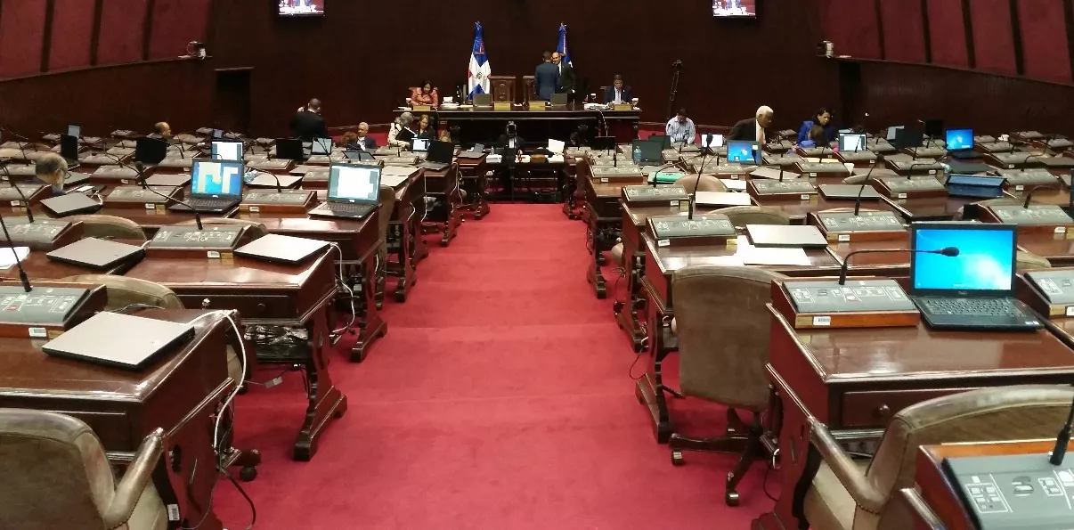 Video: Diputados dejan el “limpio” en salón donde se leía Código Civil