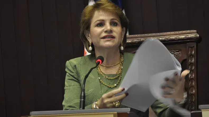 Lucía Medina opuesta a que Código Civil legalice matrimonio de menores de edad