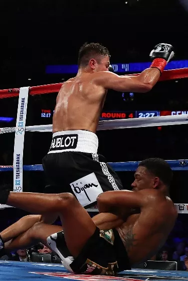 Golovkin derrota a Jacobs en gran pelea