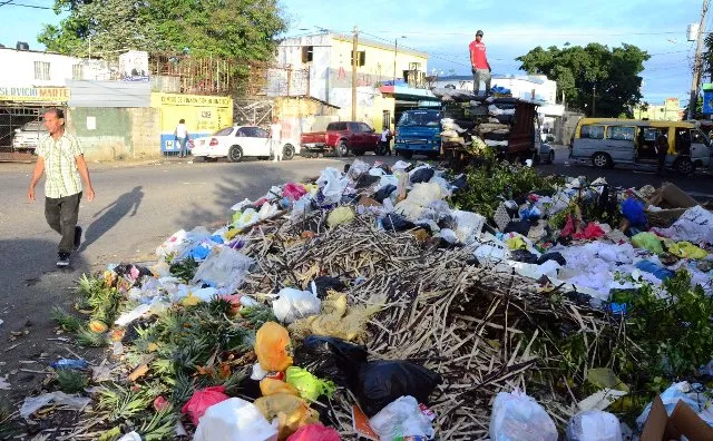 Improvisan vertedero en los alrededores de Duquesa