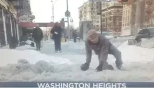 Calles NY continúan resbaladizas y peligrosas por congelamiento nieve tormenta pasada