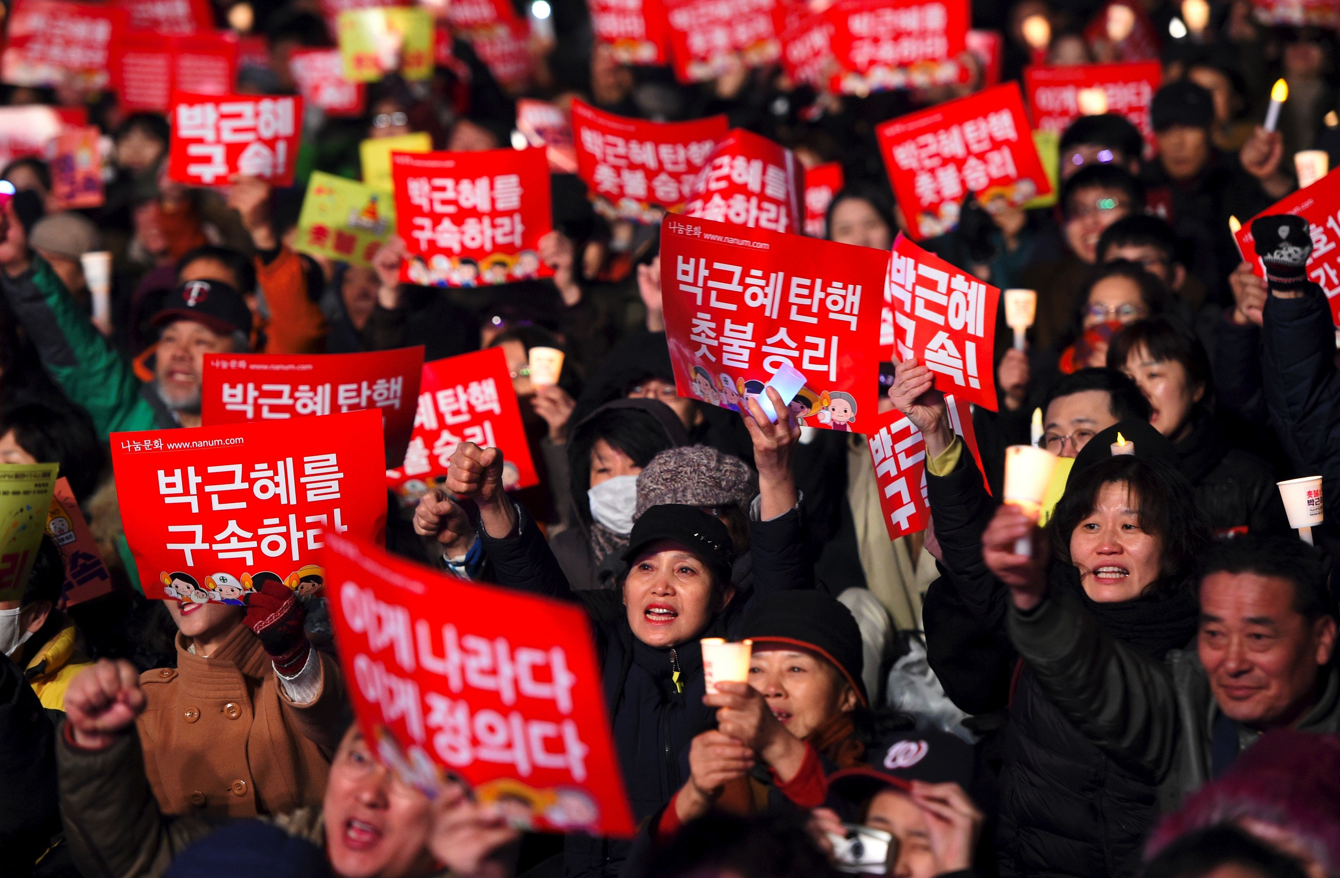 Corea del Sur destituye a la presidenta entre violentas protestas callejeras