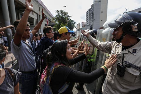 Venezolanos protestan en Caracas y otros estados en rechazo al Supremo