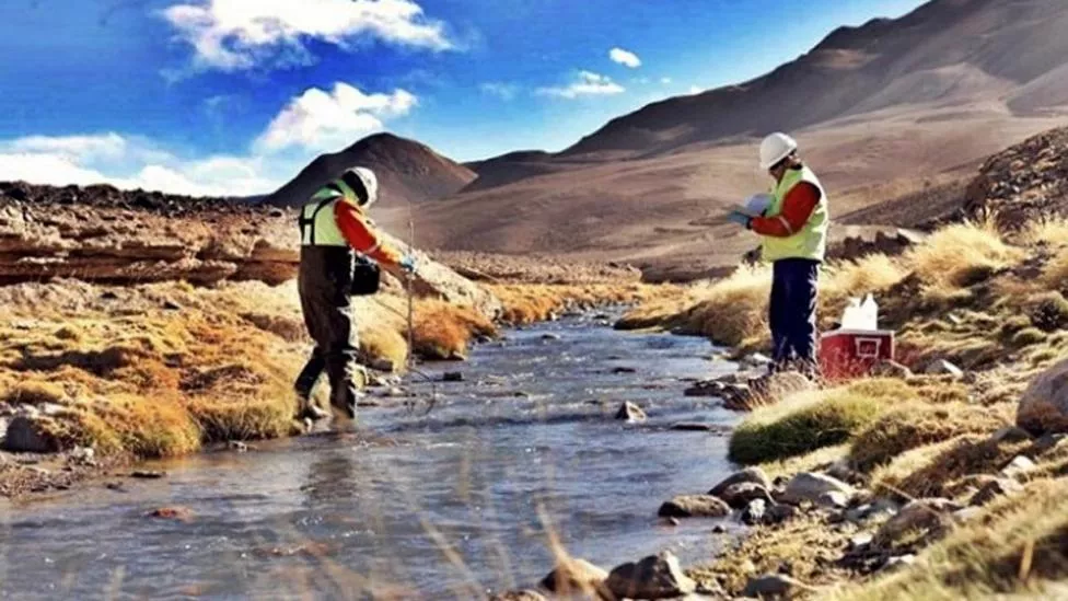 Ordenan suspender actividad de mina de Barrick Gold en Argentina tras derrame