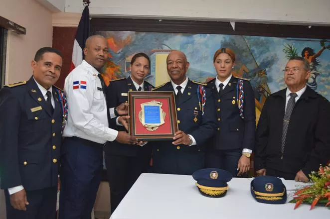 Bomberos de Santo Domingo Norte celebran su día