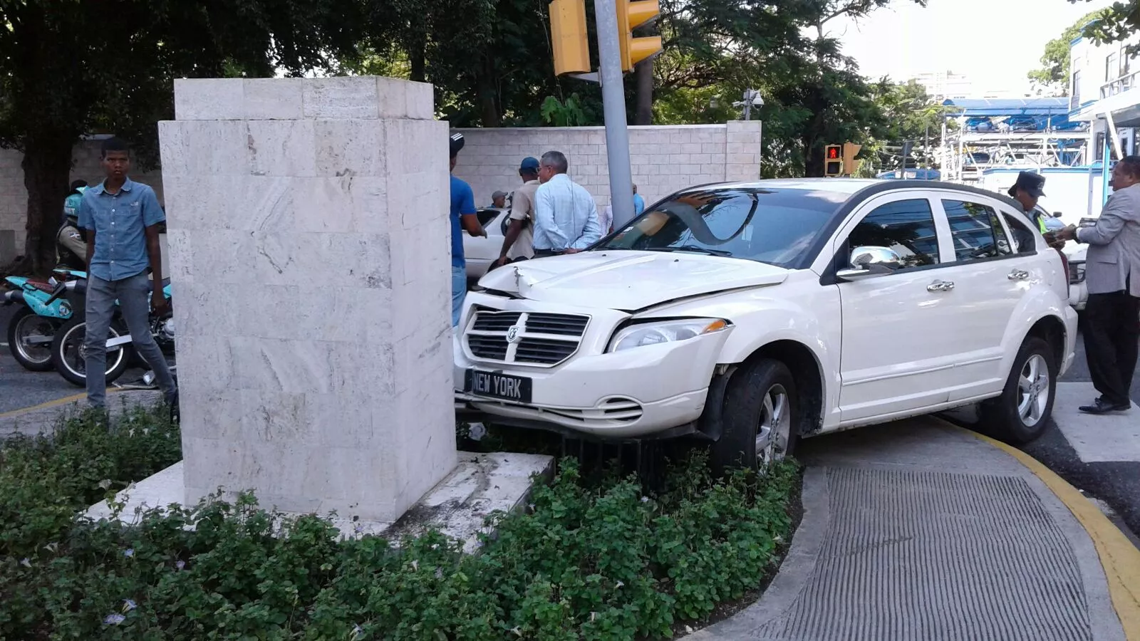 Video: Accidente de tránsito deja un herido en avenida Leopoldo Navarro con Pedro Henríquez Ureña