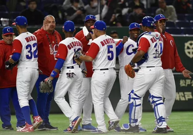 Cuba blanquea 6-0 a China y espera por Australia en Clásico Mundial