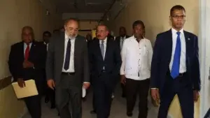 Presidente Medina visita hospital Jaime Mota; entrega Centro Atención Primaria