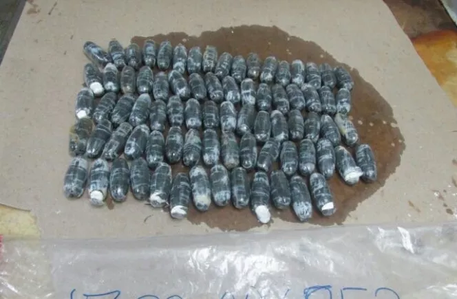 DNCD detiene a tres extranjeros en AILA con 226 bolsitas de droga