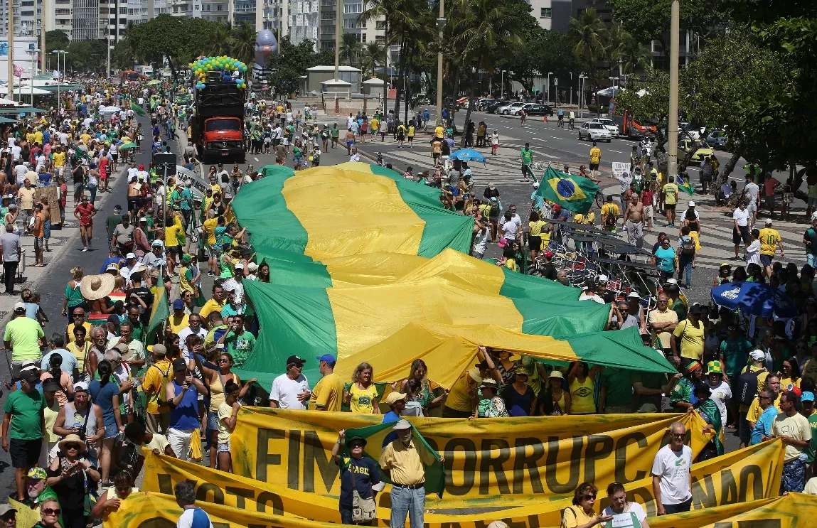 Manifestaciones en Brasil exigen investigaciones a fondo contra políticos