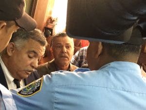 Impiden entrada Manuel Jiménez y Marcha Verde a tribunal donde se conoce fallo acuerdo Odebrecht