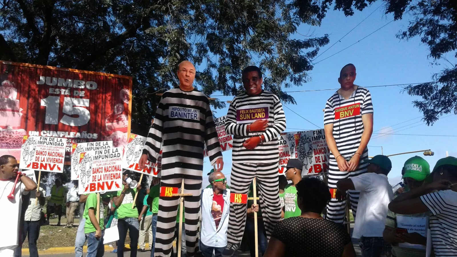 Cientos de personas se concentran en Santiago para participar en marcha verde