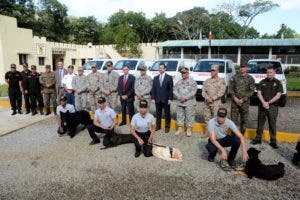 Embajada de los Estados Unidos dona 40 caninos a autoridades dominicanas