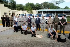 Embajada de los Estados Unidos dona 40 caninos a autoridades dominicanas