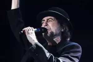 Joaquín Sabina evoluciona “favorablemente” a las 24 horas de ser operado