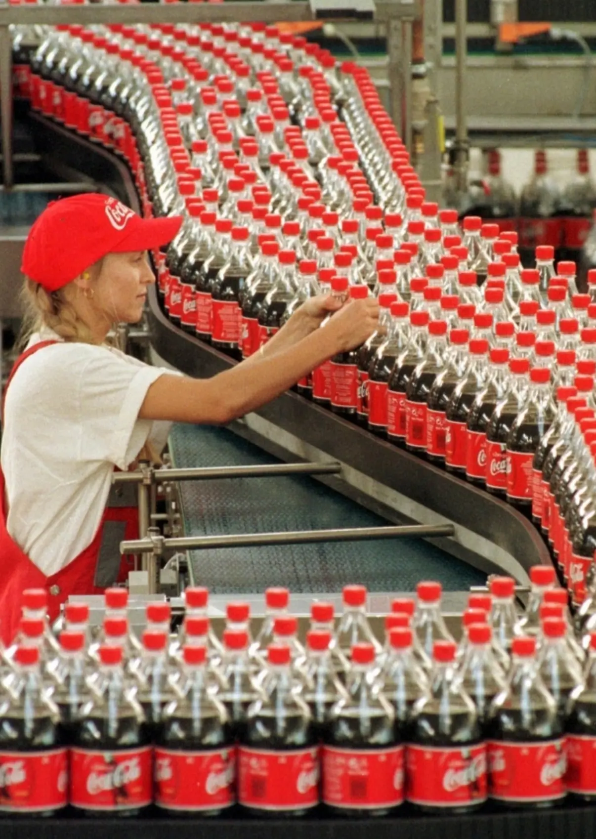 La Coca-Cola apuesta achicar operaciones