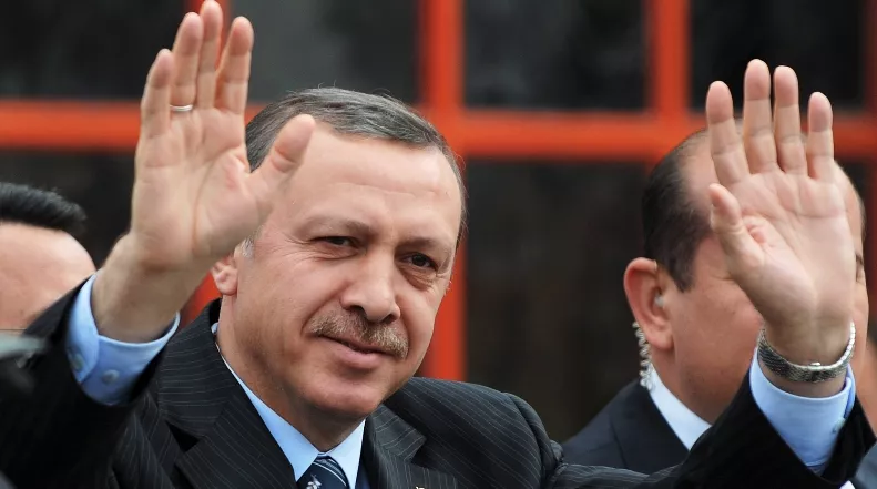 Erdogan gana referendo que da más poder en país