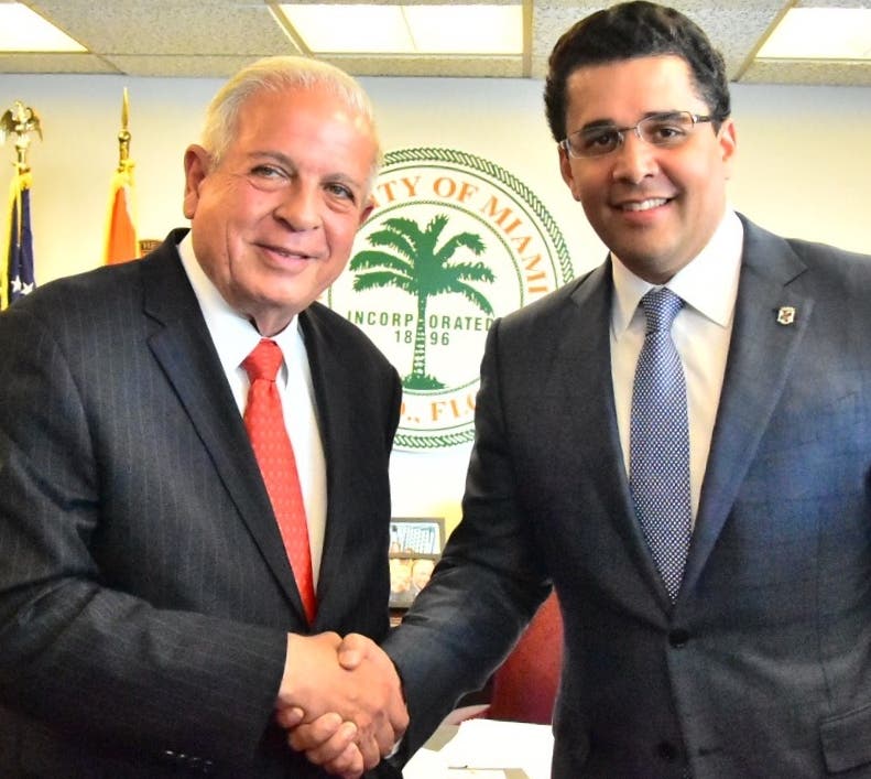 El alcalde David Collado recibe llaves ciudad  Miami