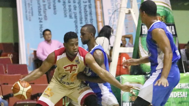 Tribu de Quisqueya se acerca a la final Torneo de Baloncesto Superior La Romana