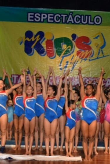 Unas 350 niñas en espectáculo gimnasia