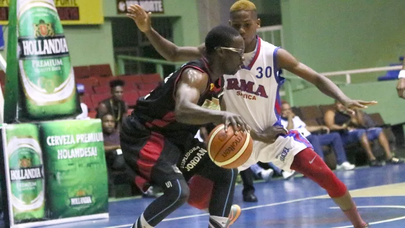 Quisqueya y Máximo Gómez vencen en torneo La Romana