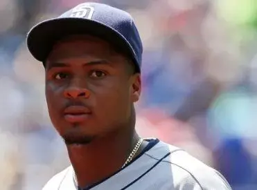 Los Padres liberan al dominicano Luis Perdomo