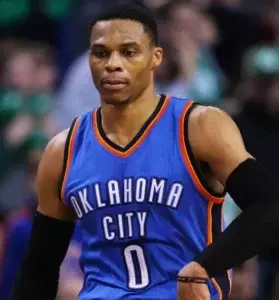 Russell Westbrook no tiene amigos en la cancha