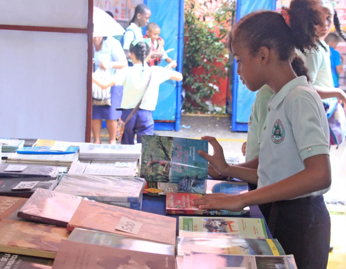 Feria del Libro se reactiva tras cese de las lluvias