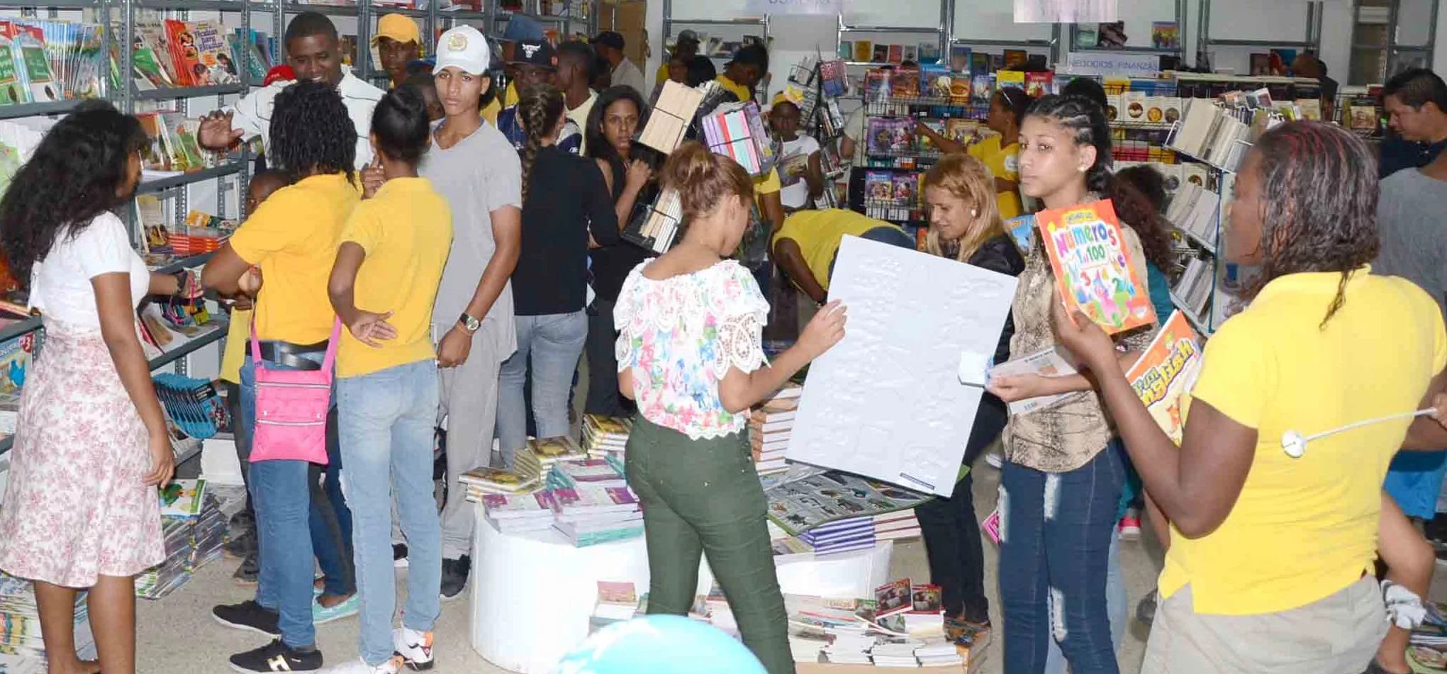 Feria del Libro culmina hoy; lluvias afectaron las ventas