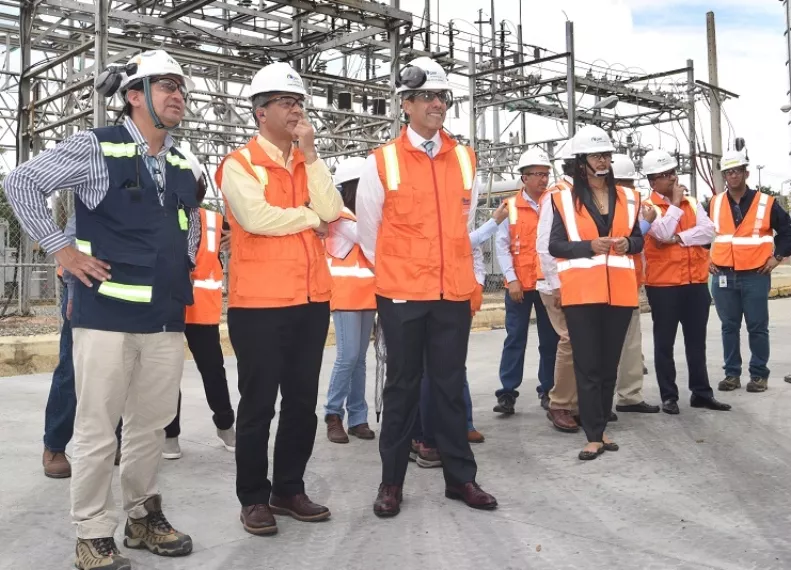 Ejecutivos CDEEE inspeccionaron plantas de AES