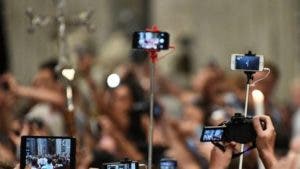 Cómo los teléfonos inteligentes e internet están cambiando el cristianismo