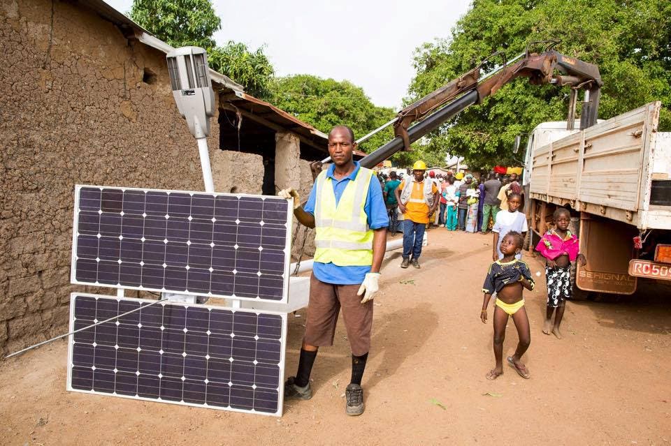 El artista Akon quiere proveer de energía solar a 600 millones de africanos